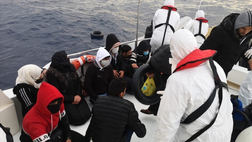 Türk kara sularına geri itilen 40 sığınmacı kurtarıldı