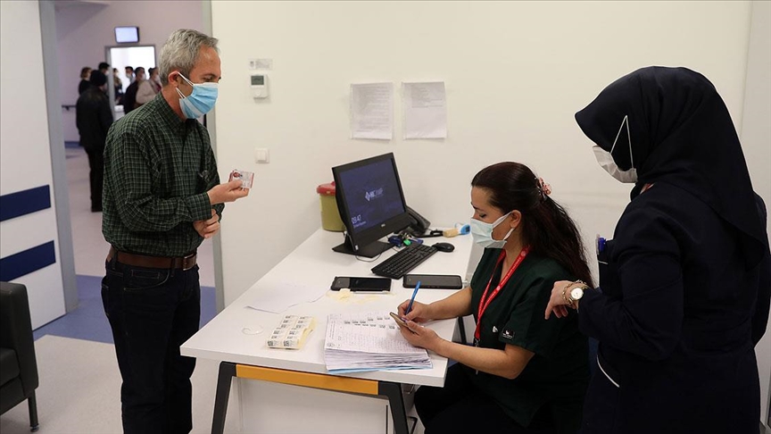 Risk grubundakiler ile 60 yaş üzeri ve eşleri için aşılama başladı