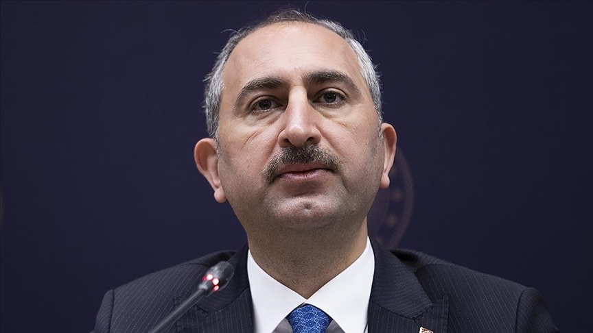 Adalet Bakanı Gül: Alçak bir terör saldırısıyla şehit düşen Cumhuriyet Savcımız Kiraz'ı saygıyla anıyorum