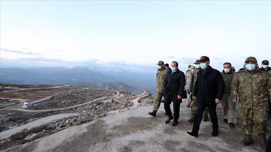 Bakan Akar ve TSK komuta kademesi Namaz Dağı'nda terörle mücadele tedbirlerini inceledi