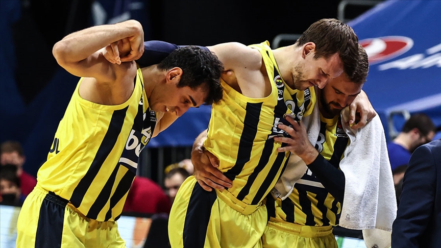 Fenerbahçe'den basketbolcular Vesely ve De Colo'nun sakatlığıyla ilgili açıklama