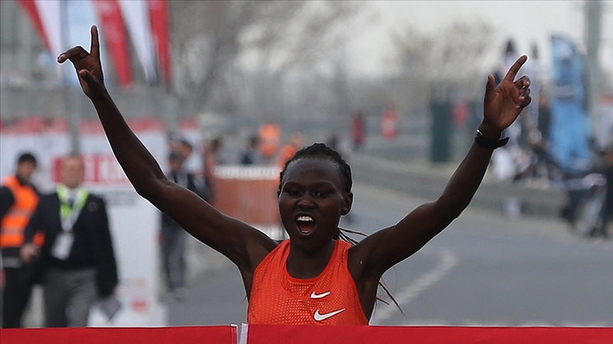 İstanbul Yarı Maratonu'nda Kenyalı atlet Chepngetich'ten dünya rekoru