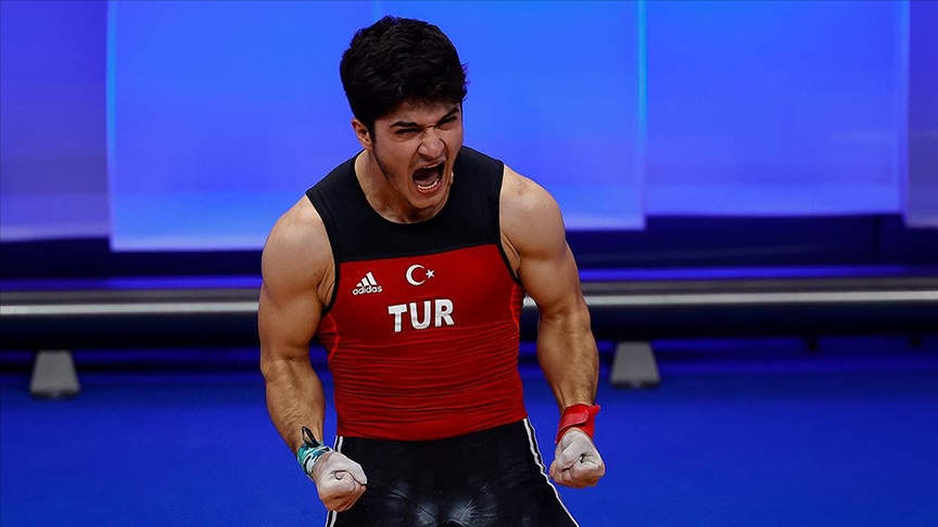 Milli halterci Muhammed Furkan Özbek Avrupa şampiyonu oldu!