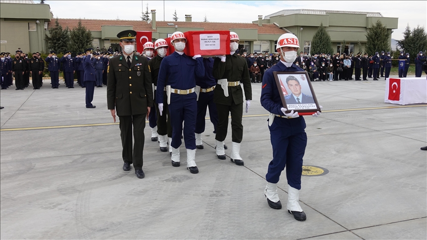 Konya'da Türk Yıldızları uçağının düşmesi sonucu şehit olan pilotun naaşı Trabzon'a uğurlandı