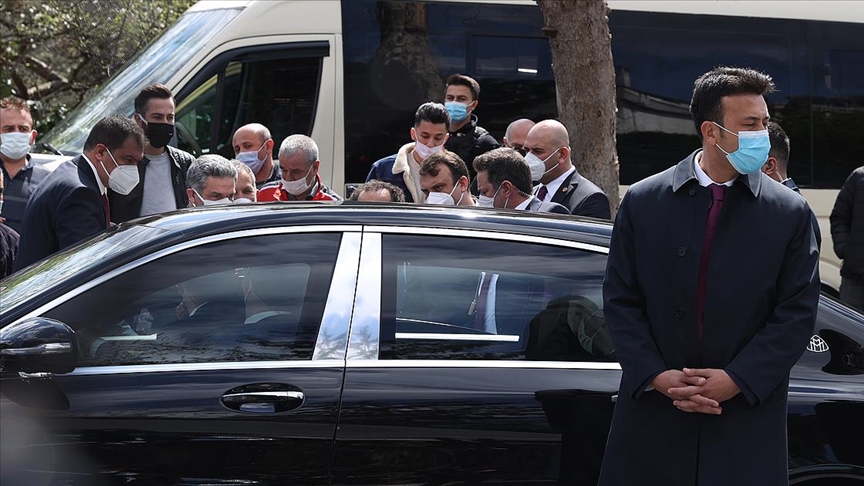 Cumhurbaşkanı Erdoğan, Tarabya'daki minibüsçülerle sohbet etti