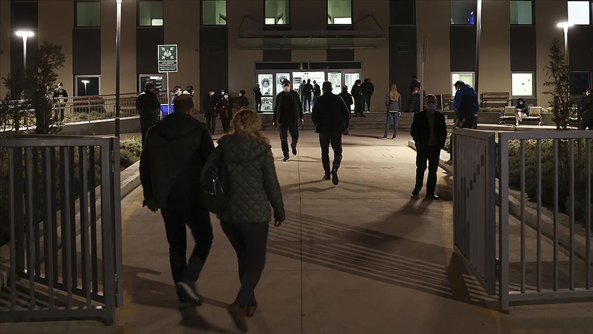 Ankara Şehir Hastanesi'nde Kovid-19 aşılaması iftardan sonra da devam ediyor