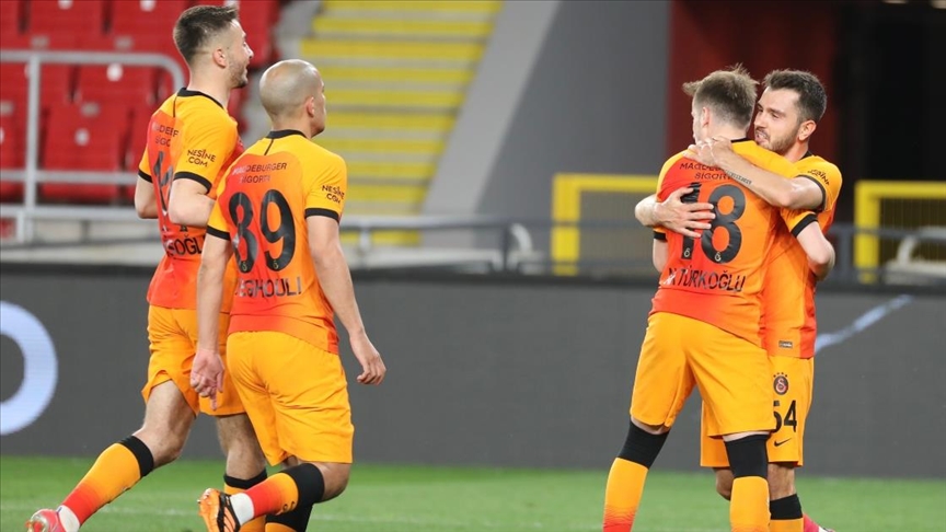 Galatasaray 3 puanı 3 golle aldı