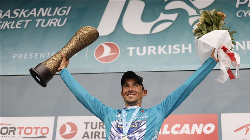 TUR 2021'in kazananı İspanyol bisikletçi Jose Manuel Diaz Gallego