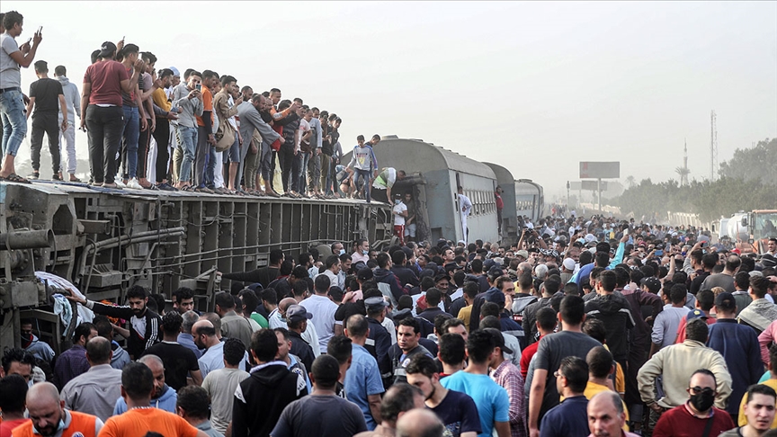 Mısır'da Tren Kazası: 11 kişi öldü, 98 kişi yaralandı