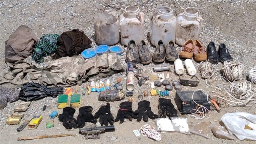 Bitlis'te PKK'lı teröristlere ait 500 gram TNT kalıbı ve yaşam malzemesi ele geçirildi