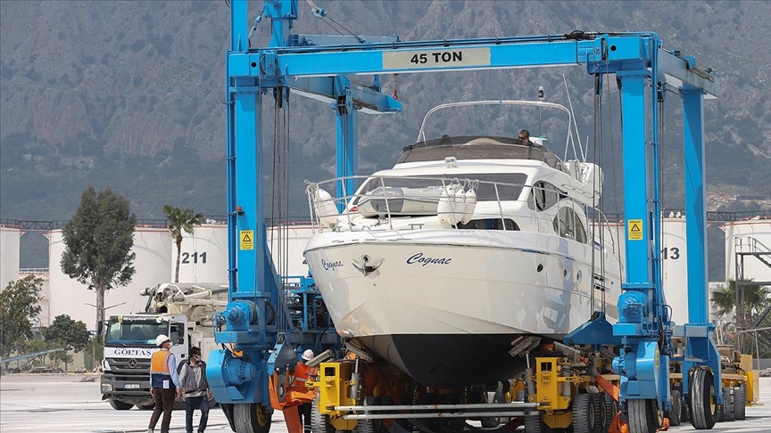 Antalya'da 560 tonluk vinç yatırımı, lüks yat siparişlerini hareketlendirdi