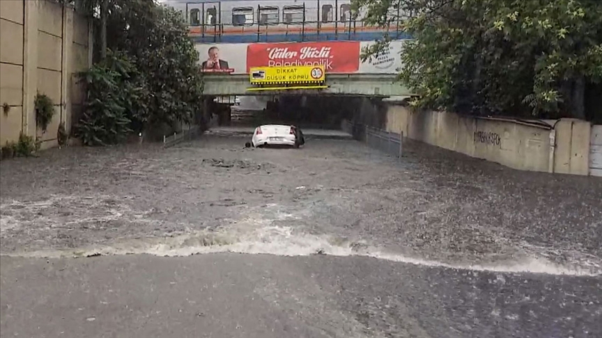 İstanbul'da sağanak etkili oluyor..