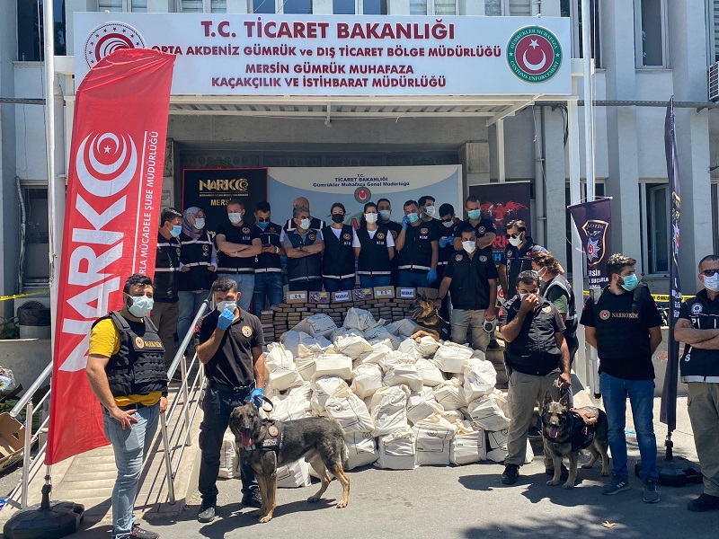 TİCARET BAKANI MUŞ DUYURDU / Mersin Limanı'nda 1 ton kokain ele geçirildi