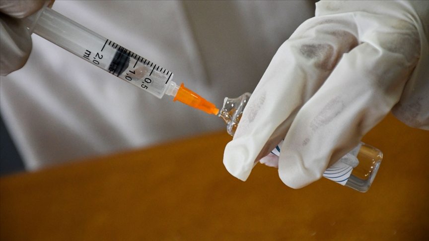Sağlık Bakanlığı'nca uygulanan birinci ve ikinci doz aşı miktarı 40 milyonu aştı