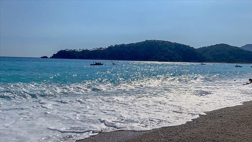 Fethiye'de içinde 38 kişinin bulunduğu tur teknesinin batması sonucu 3 kişi yaralandı