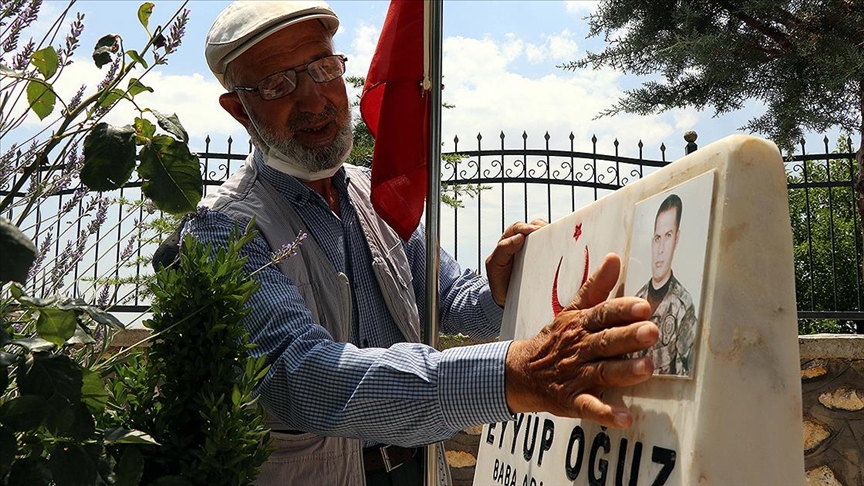 Elazığlı şehit polis babasından 'Unutulursa yeni 15 Temmuzlar olabilir' uyarısı