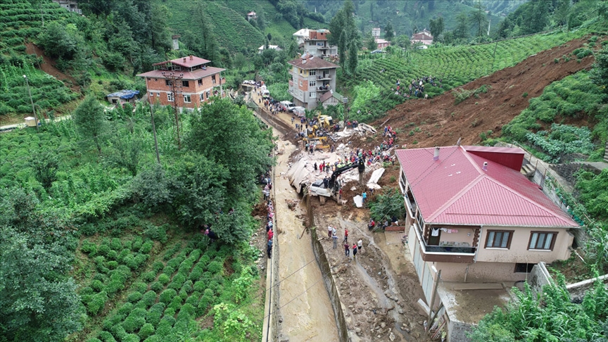 Rize'deki sel ve heyelanın ardından hasar tespiti ile arama çalışmaları sürüyor