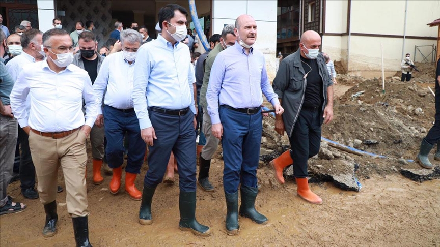 Bakanlar Soylu, Kurum ve Karaismailoğlu Rize'de afet bölgesindeki incelemelerini sürdürdü