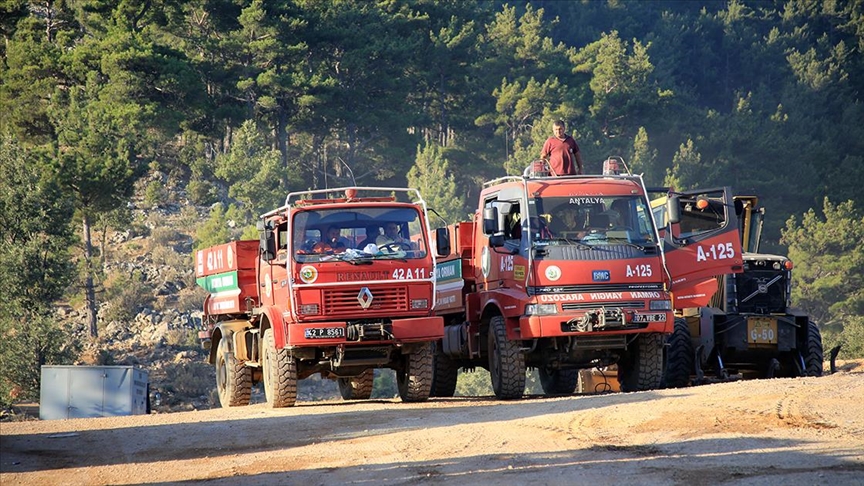 Mersin'deki orman yangını 3. gününde..