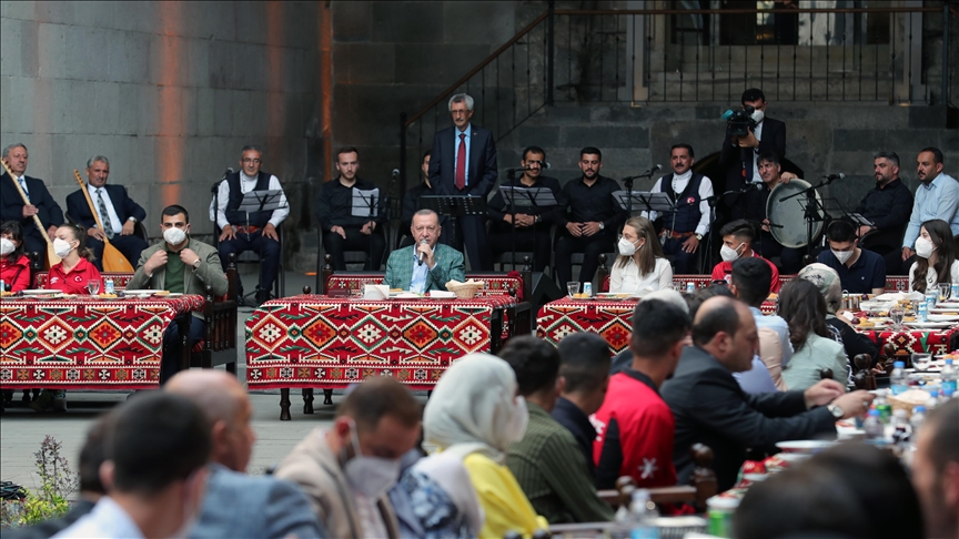 Cumhurbaşkanı Erdoğan Erzurum'da gençlerle buluştu!