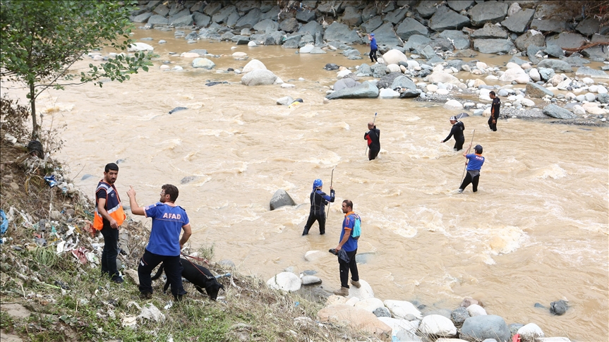 AFAD: Rize'de kaybolan 2 vatandaşı arama çalışmaları, 57'si dalgıç olmak üzere 244 personel ile sürüyor