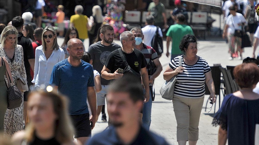 Avrupa ülkelerinde Kovid-19 vakaları artıyor, kısıtlamalar geri geliyor