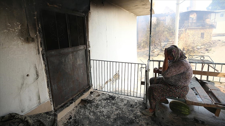 Manavgat'ta kanser hastası kadın, tedavi parasını yangında kaybetmenin üzüntüsünü yaşıyor