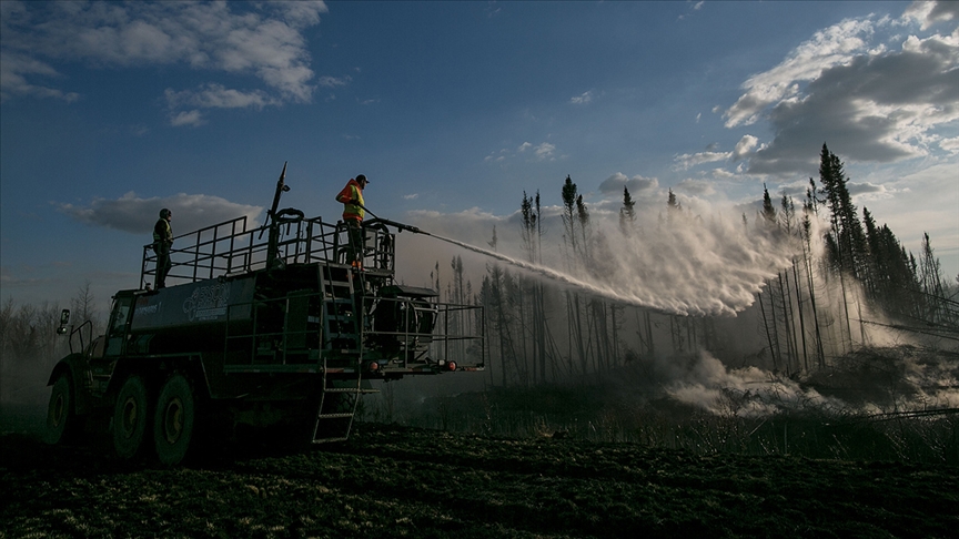 ABD'den Rusya'ya birçok ülke, dünya coğrafyasını etkisi altına alan yangınlarla mücadele ediyor