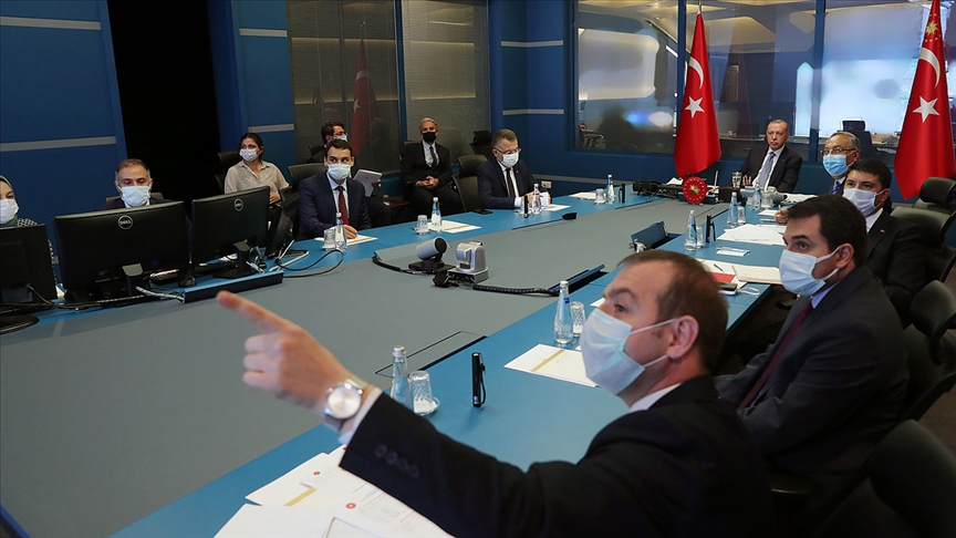 Cumhurbaşkanı Erdoğan, Devlet Bilgi Koordinasyon Merkezi'nde orman yangınlarıyla ilgili toplantıya başkanlık etti