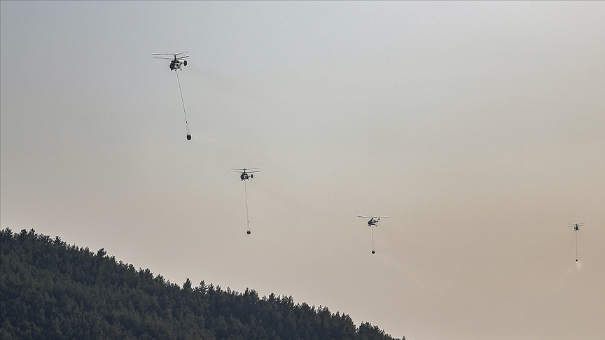 Orman yangınlarına helikopterler saatte 30 ton su taşıyabiliyor