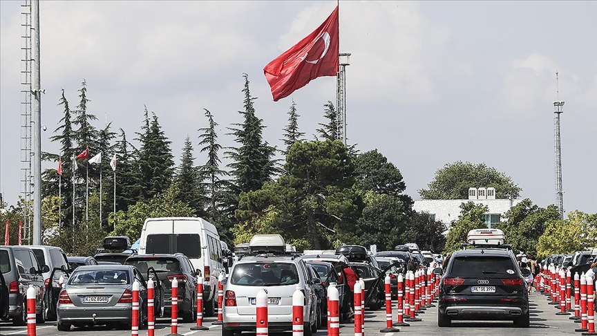 Gurbetçilerin yaşadıkları ülkelere dönüşleri sürüyor