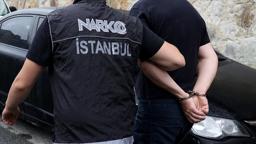 İstanbul'da uyuşturucu satıcılarına eş zamanlı operasyon: 25 gözaltı