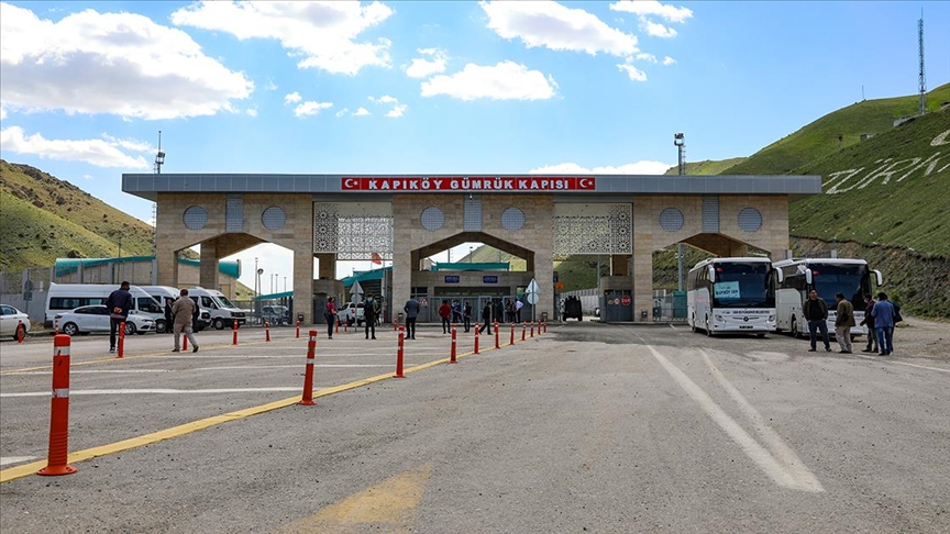 Gümrük kapılarında düzensiz göç hareketlerine karşı teyakkuza geçildi