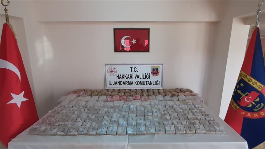 Hakkari'de araziye gömülü 160 kilo eroin ele geçirildi