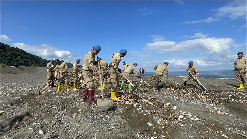 Kastamonu'da sel felaketinin yaraları jandarmanın desteğiyle sarıldı