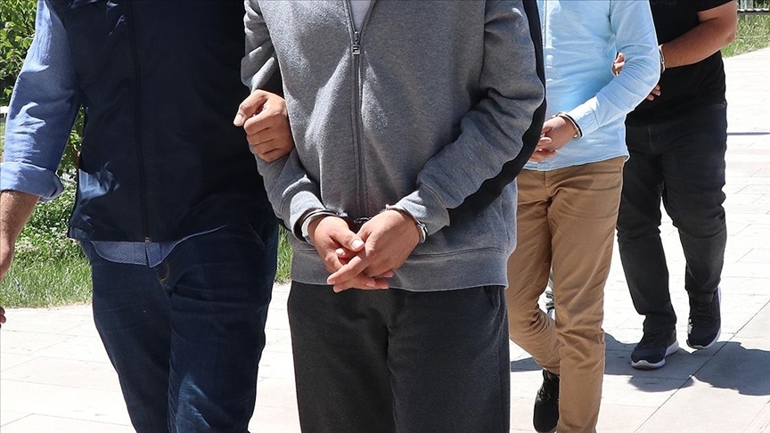 İstanbul'daki FETÖ operasyonunda 6 emniyet mensubu gözaltına alındı