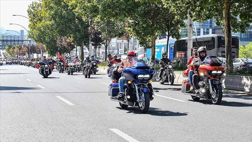 Ankara'da 400 motosiklet tutkunu gaziler için turladı