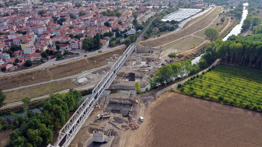 Halkalı-Kapıkule Demir Yolu Projesi'nin Edirne'deki viyadük çalışmaları sürüyor