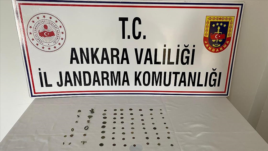 Başkentte jandarma ekipleri, çeşitli suçları işledikleri iddiasıyla 24 zanlıyı yakaladı