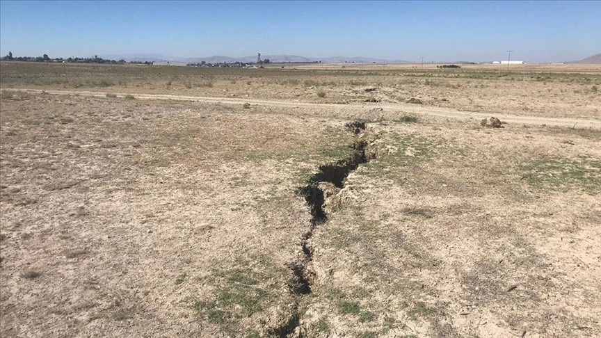 Konya Ovası'ndaki yüzey yarıkları yerleşim yerlerine ulaştı!