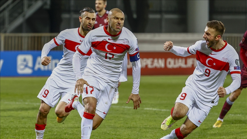 Türkiye 2022 FIFA Dünya Kupası'na katılma umudunu koruyor