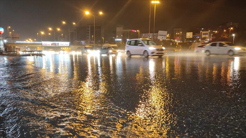 İstanbul'da kuvvetli sağanak etkili oluyor