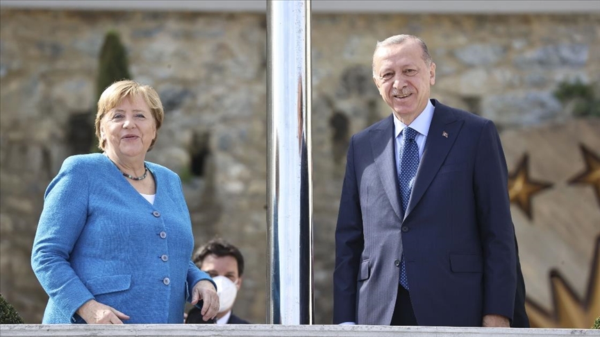 Almanya Başbakanı Merkel, Cumhurbaşkanı Erdoğan ile görüşme için Huber Köşkü'ne geldi