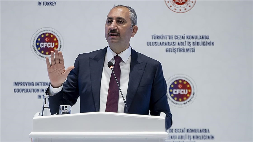 Gül: Hukuk standardını daha ileriye taşıyacak her alanda reform irademizi ortaya koymaya devam ediyoruz