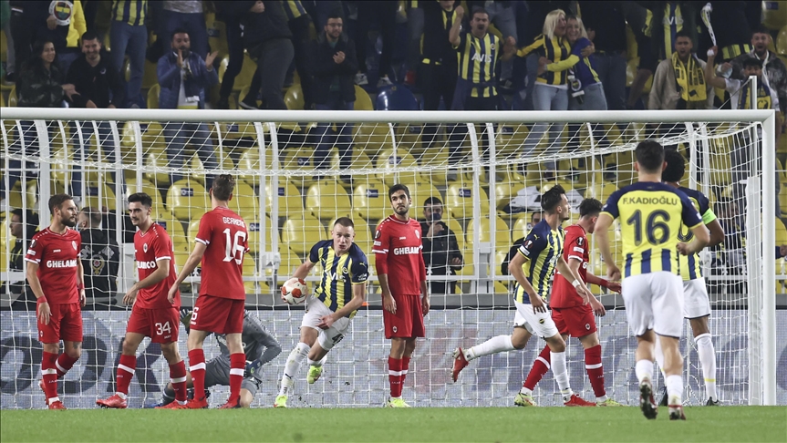 Fenerbahçe, Belçika ekibi Royal Antwerp ile 2-2 berabere kaldı