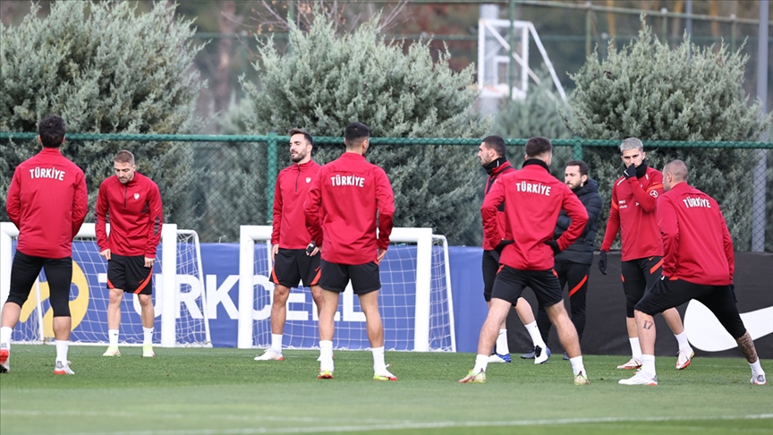 A Milli Futbol Takımı Karadağ maçı hazırlıklarına başladı