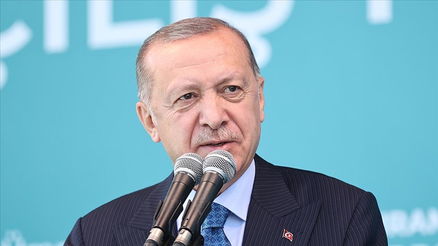 Erdoğan: Gençlerimizin hayalleri ve düşünceleri bizim için hayati önemdedir