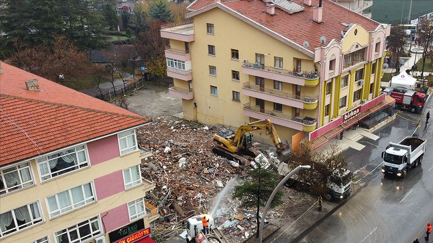 Keçiören'deki Onbirler Apartmanı'nda yıkım çalışması tamamlandı