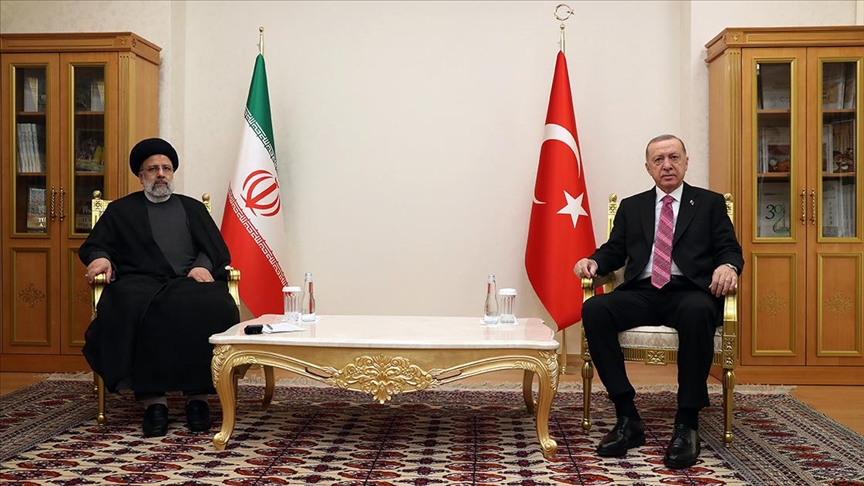Cumhurbaşkanı Erdoğan ile İran Cumhurbaşkanı Reisi bir araya geldi