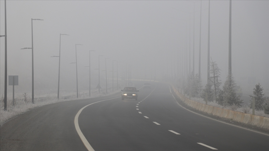 Erzincan, Ardahan ve Kars'ta etkili olan sis ile soğuk hava hayatı olumsuz etkiledi